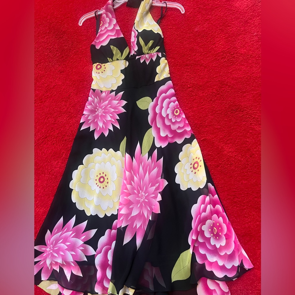 Beautiful halter dress in floral pattern. 44 inches from top.